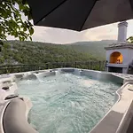 Vrkic With Hot Tub Дом отдыха *