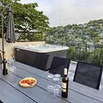 Дом отдыха Vrkic With Hot Tub *