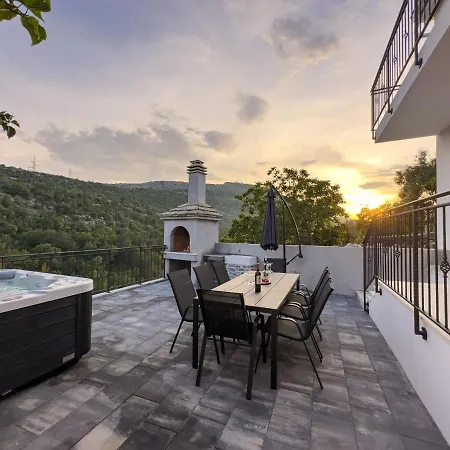 Vrkic With Hot Tub * Omis