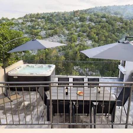 Holiday home Vrkic With Hot Tub